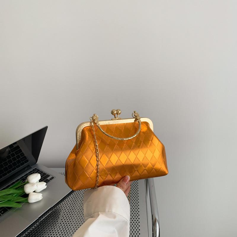 Chic And Modern Shell Bag For Women In Silver And Gold Ideal For Street Style