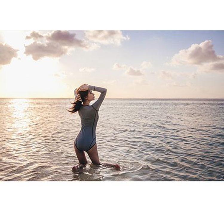 Women's Long Sleeve Korean Wetsuit One-Piece Swimsuit with Sun Protection