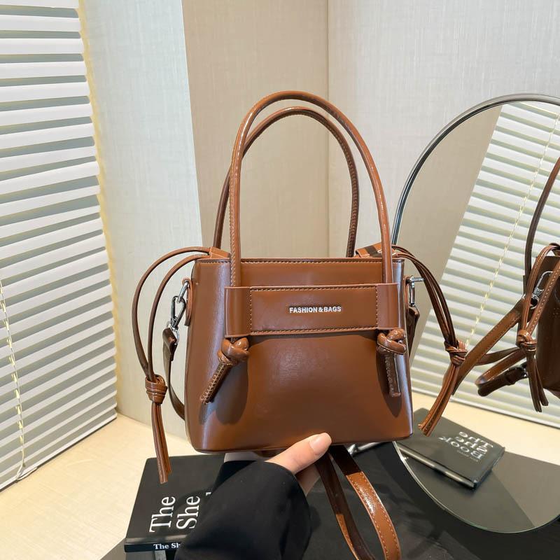 Niche Design Sense Portable Bucket Bag Women's New Summer Simple Casual Shoulder Messenger Bag