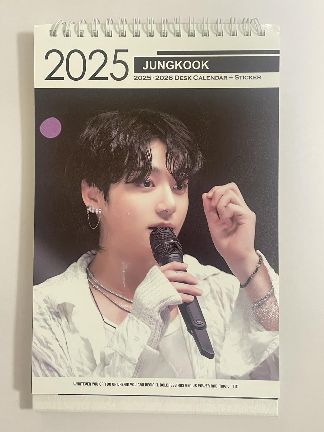 

Jungkook Goods 2025 2026 2-летний настольный календарь - (Чонгук 2)