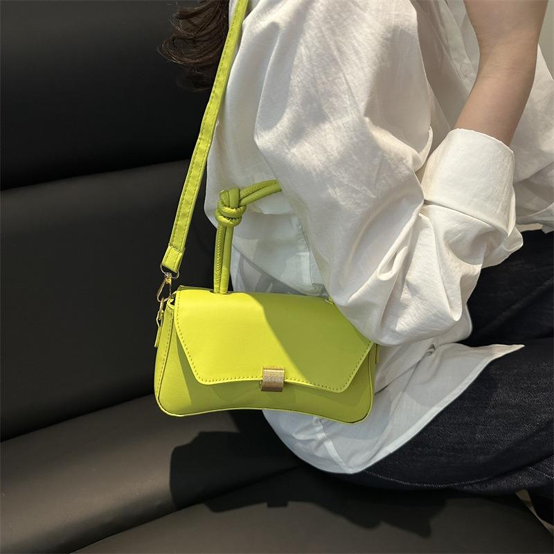 Versatile women's bag spring and summer new trend fresh shoulder messenger bag high value handbag