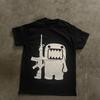 Herren Domo Kun Bewaffneter Charakter Print T-Shirt, Y2K Grunge Streetwear Kurzarm Oberteil