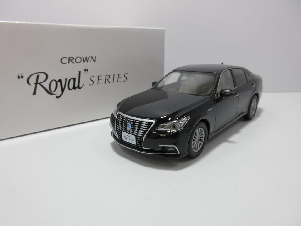 1/30 Crown Royal Royal Saloon 210 Series Late Model 202 Black Miniature Car Color Sample