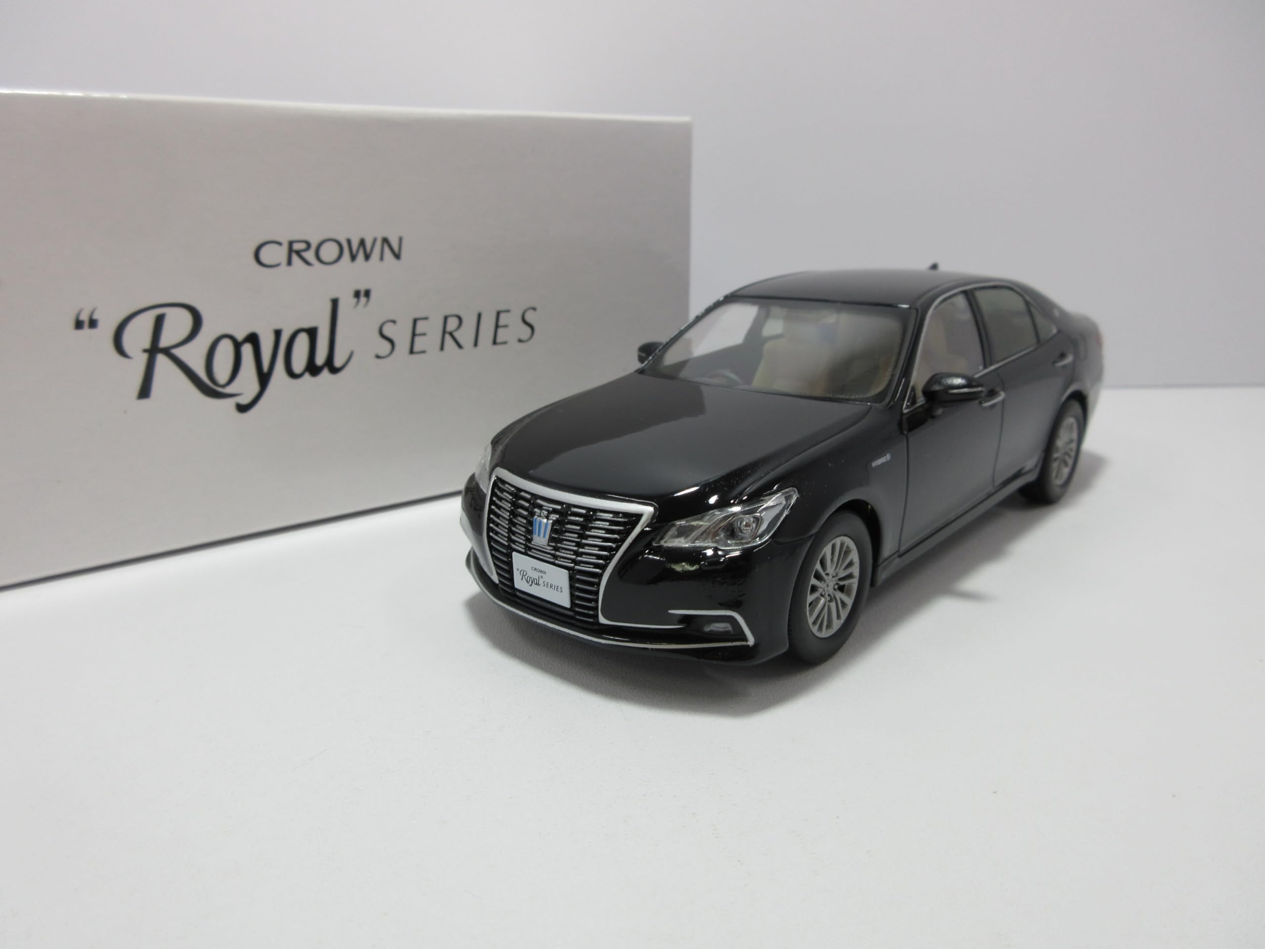 1/30 Crown Royal Royal Saloon Серия 210 Поздняя модель 202 Черный Миниатюрная модель Автомобиль Образец цвета