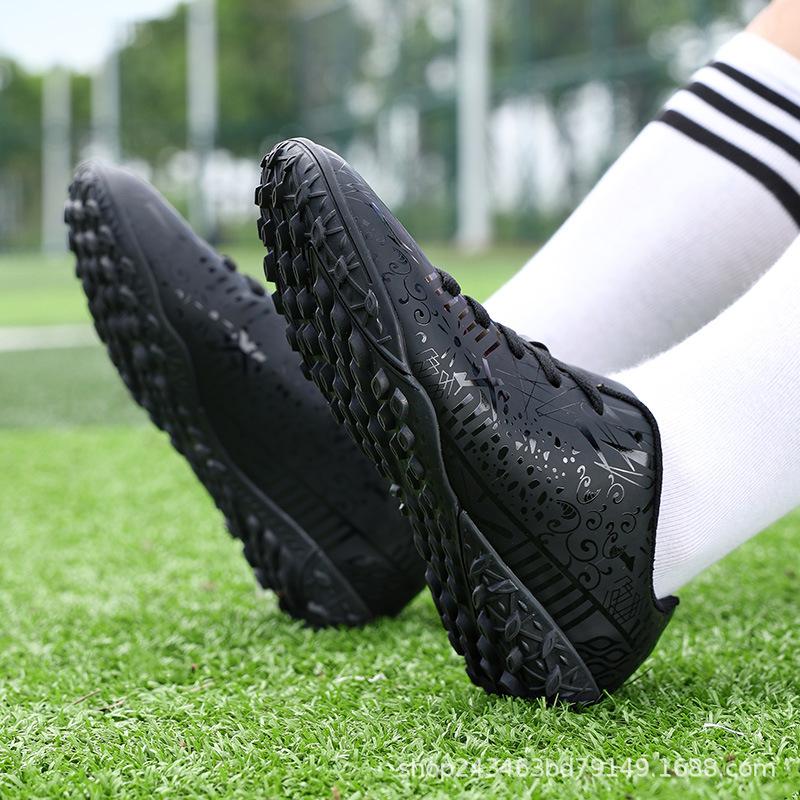 Breathable Studded TF Artificial Turf Football Shoes for Professional Training and Competition