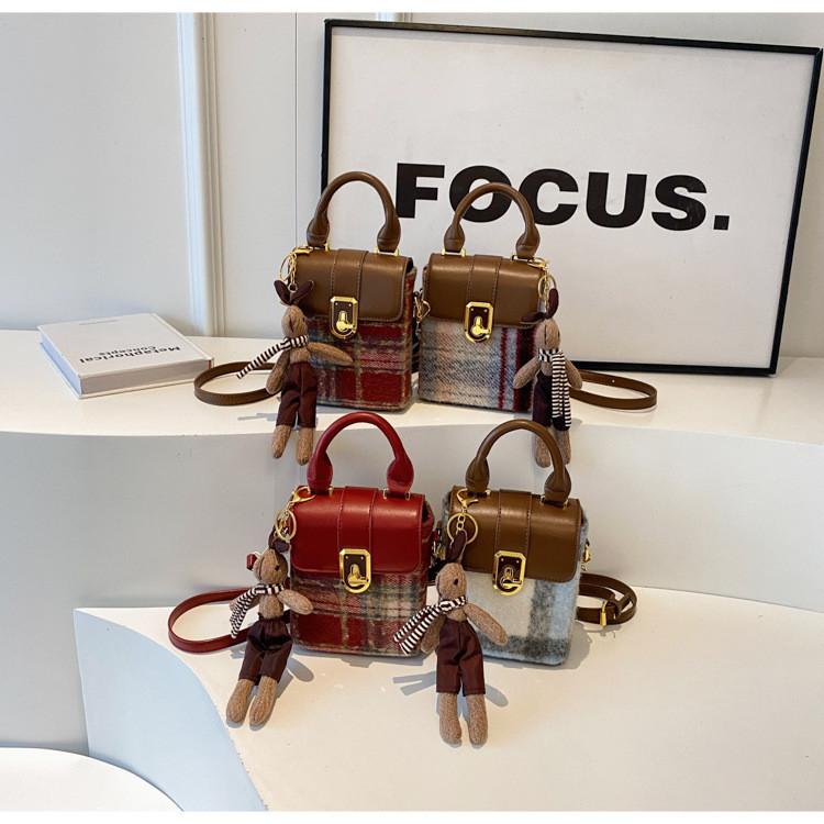 Retro Fashion Female Handbag 2023 New Autumn Winter Plaid Bag High-end Atmosphere Shoulder Bag