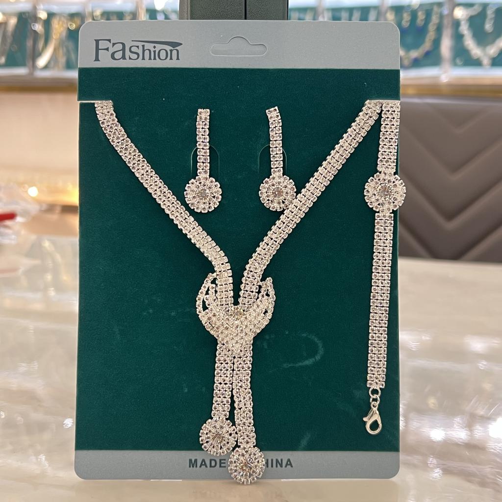 Ladies' French style sparkling rhinestone jewelry set suitable for weddings, gatherings, and holiday gifts