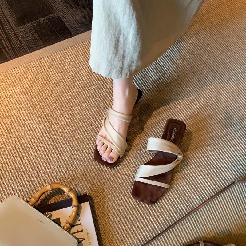 

Heel height 5.5cm~ Temperament square head with open-toed thick heel slope heel cool slippers women 34 чорний