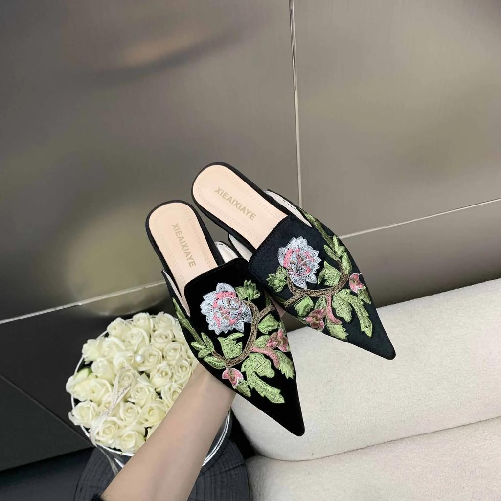 Fashion Women's Slippers and Ladies Sandals Embroidery Outside Slides Wholesale Cheap Liquidation Top Designs Pvc Shoe New Fashion Shoes