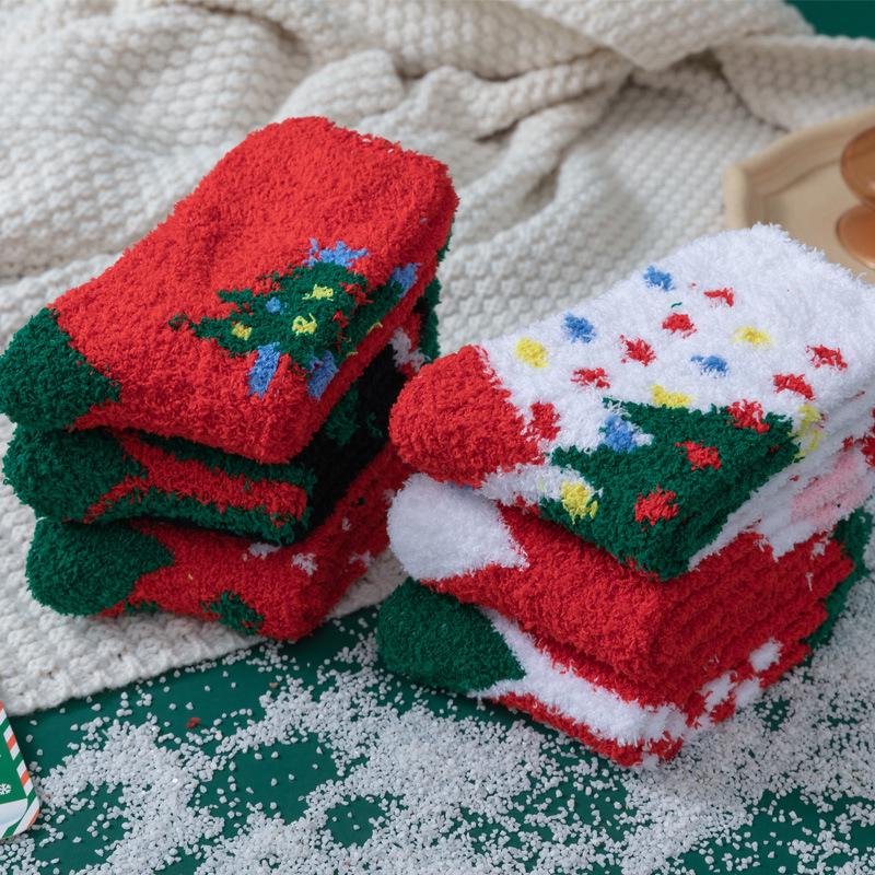 Women's Non-Slip Coral Fleece Christmas Socks, Mid-Tube, Thick and Plush, Perfect for Autumn and Winter, Ideal As Cozy Sleep Socks.
