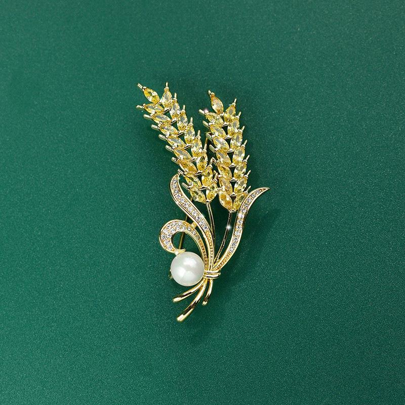 

Elegant Golden Wheat Pearl Brooch: Luxurious Copper Zircon DIY Clothing Accessory