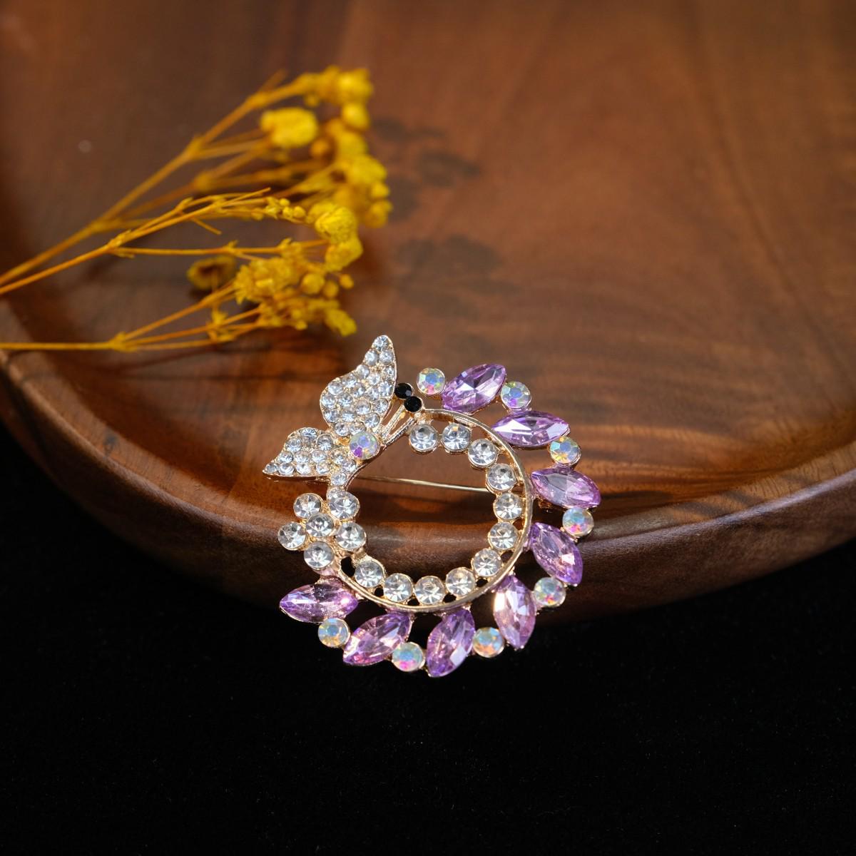 

Елегантна брошка зі стразами: Високоякісна японська та корейська мода кришталева шпилька для шарфа для жінок