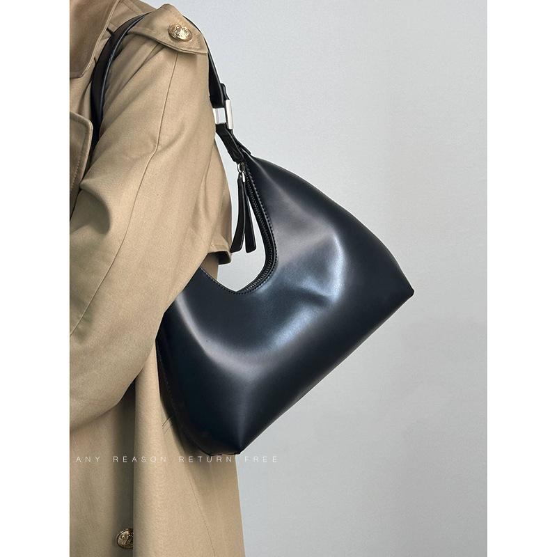 Korean niche baguette bag women's 2025 new crescent bag versatile single shoulder portable high-end fashion underarm bag