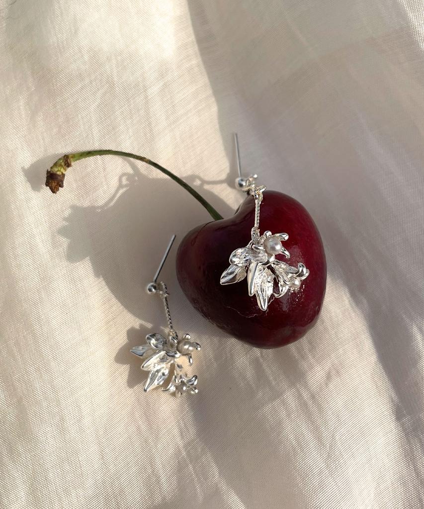 Persy Lily In Silver Earring