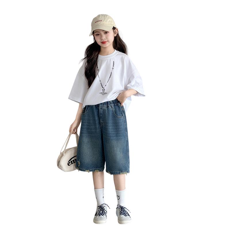Girls' Summer Denim Shorts - 2026 New Style for Junior High Students, Casual, Loose, and Lightweight Five-Point Pants.
