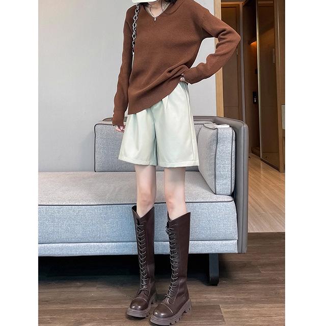 

Women s High-Waist Black PU Leather Shorts - Autumn/Winter 2026 Edition, Loose Fit, Wide-Leg Capri Style, Perfect with Boots. Medium грязно-белый