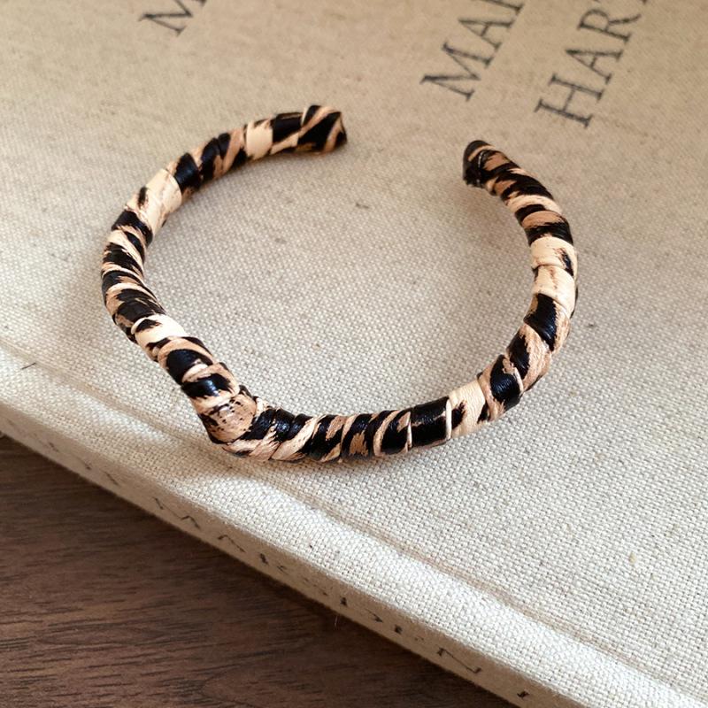 Americký kožený otevřený náramek s leopardím potiskem: Trendy, luxusní dámský módní náramek