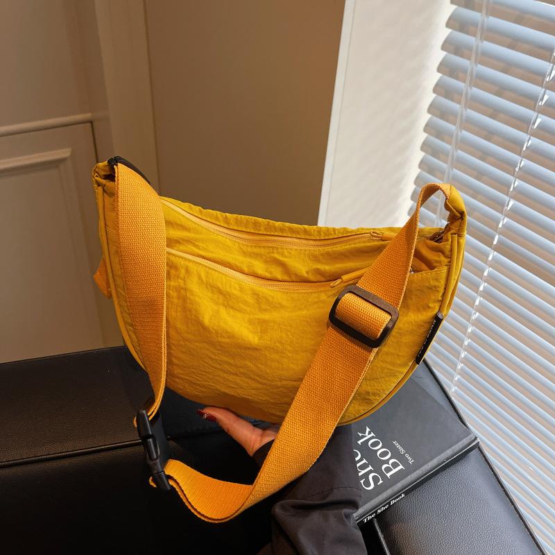 Summer bag women's versatile dumpling bag lightweight Oxford cloth high-end sports messenger bag tide