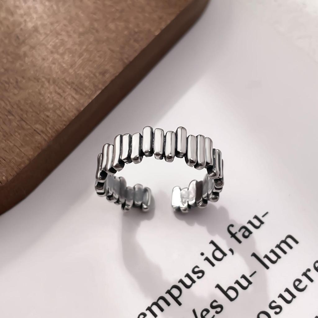 Geometric Ribbed Adjustable Open Ring – European & American Style for Women