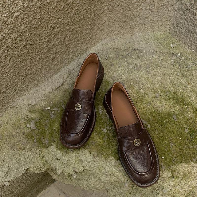

Новые удобные кожаные лоферы на толстой подошве, нескользящие туфли большого размера на мягкой подошве, модные женские туфли из коровьей кожи, удобные демисезонные 40 коричневый