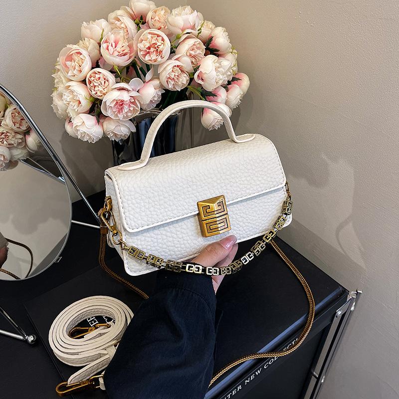 New Stylish and Simple Heavy Industry Chain Flip Bag Portable Shoulder Oblique Span Trendy Women's Bag