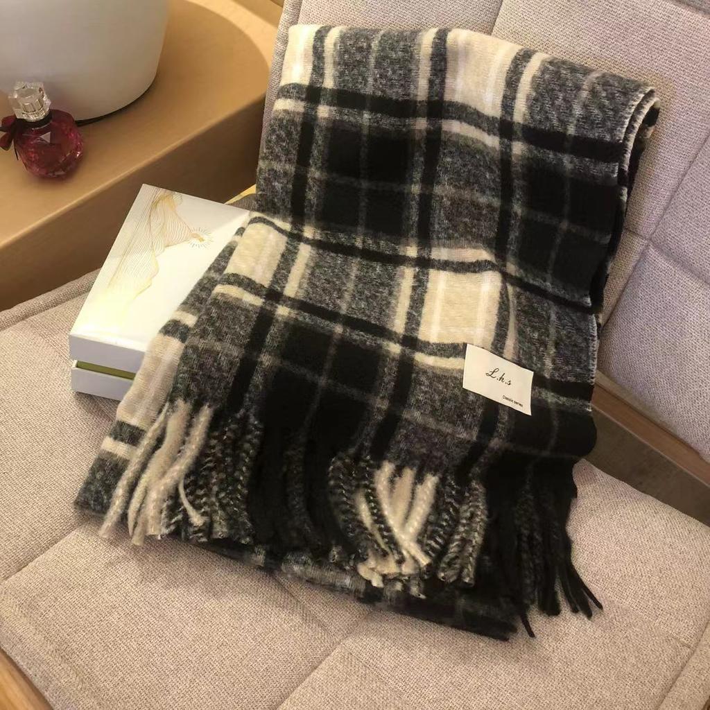 Korean version of the new plaid scarf imitation cashmere fringed shawl autumn and winter couple atmosphere warm and thickened scarf