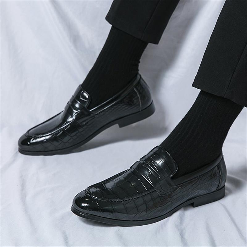 Britain Retro Men's Pointed Alligator Pattern Flats Business Leather Shoes Male Casual Loafers Formal Dress Footwear