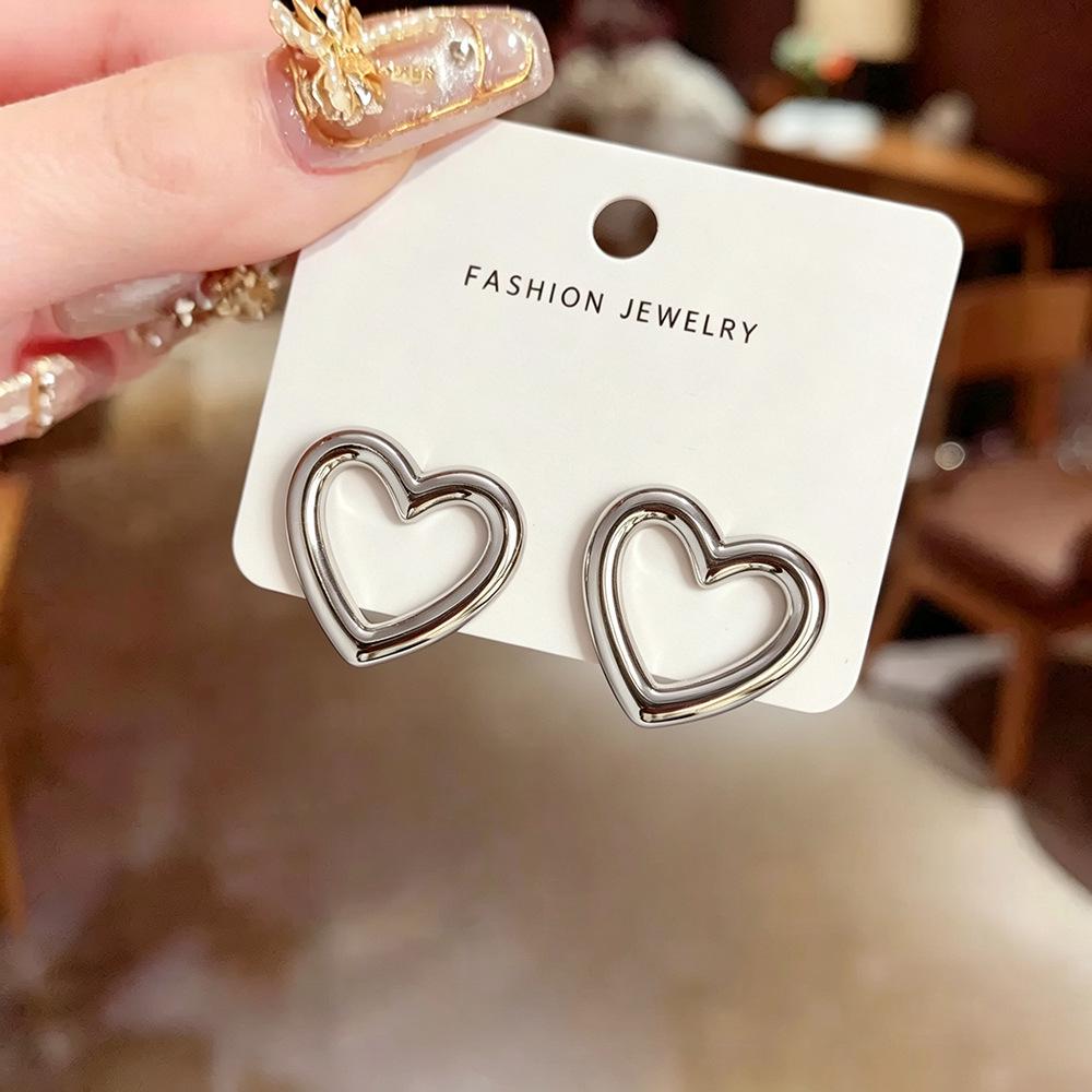 Geometric Heart Earrings: Retro Light Luxury Design for Women