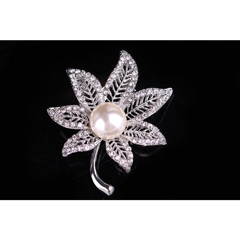 Fashion Middle Large Pearl Maple Leaf Full Diamond Brooch Perfect Gift for Couples Corsage Flower Corsage Buckle Women Accessories