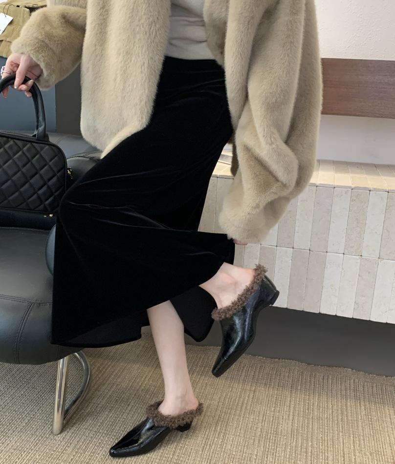 High heel deep mouth pointed hair shoes women's 2025 winter plush thick heel single shoes tide