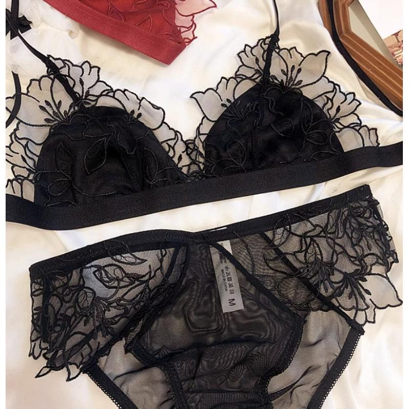 Ultra-Thin Lace Embroidered Bra - Petite Fit