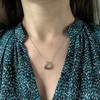 Серебряное колье с фианитами, вес изделия 3,95 гр (2186953)