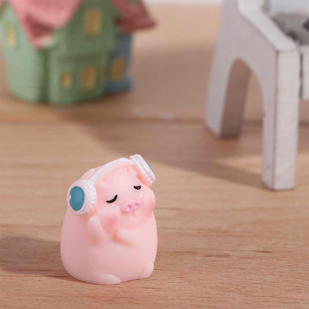 Miniatures Animal Cartoon Piggy Car Ornaments Cartoon Pink Pig Resin Ornaments  Ornaments Gift
