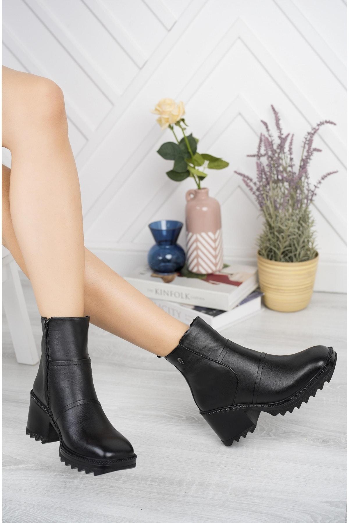 

Женские повседневные ботинки из натуральной кожи с тупым носком