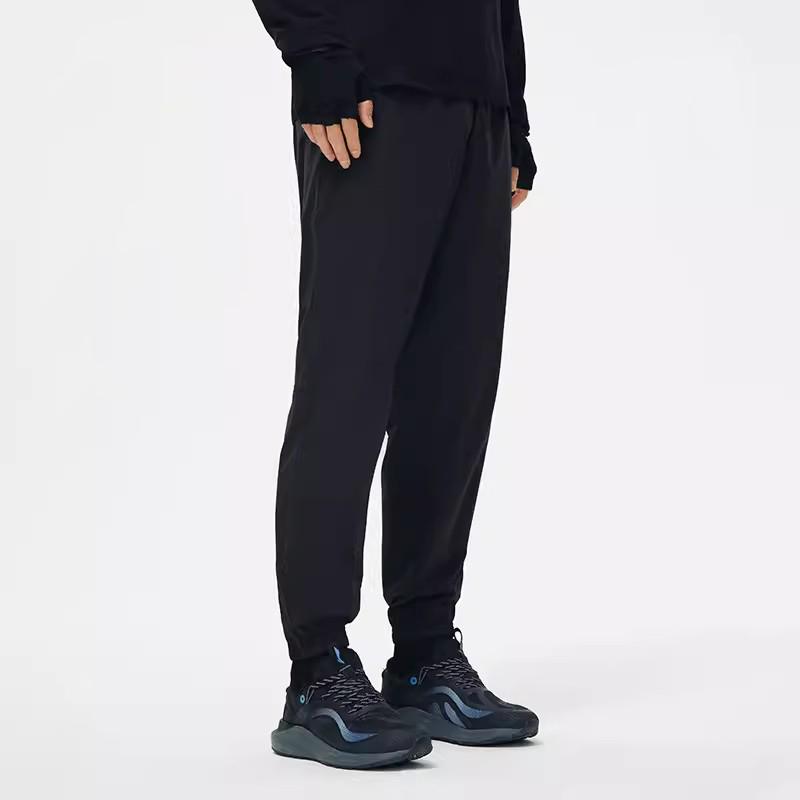 Li Ning Running Series Solid Color Mid Waist Comfortable Versatile Breathable Tapered Knit Sports Pants Men Bottoms Black YKLU271-1