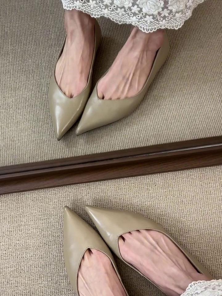 2025 new French minimalist versatile light mouth single shoes women's milk tea color pointed comfortable flat shoes work commuter shoes