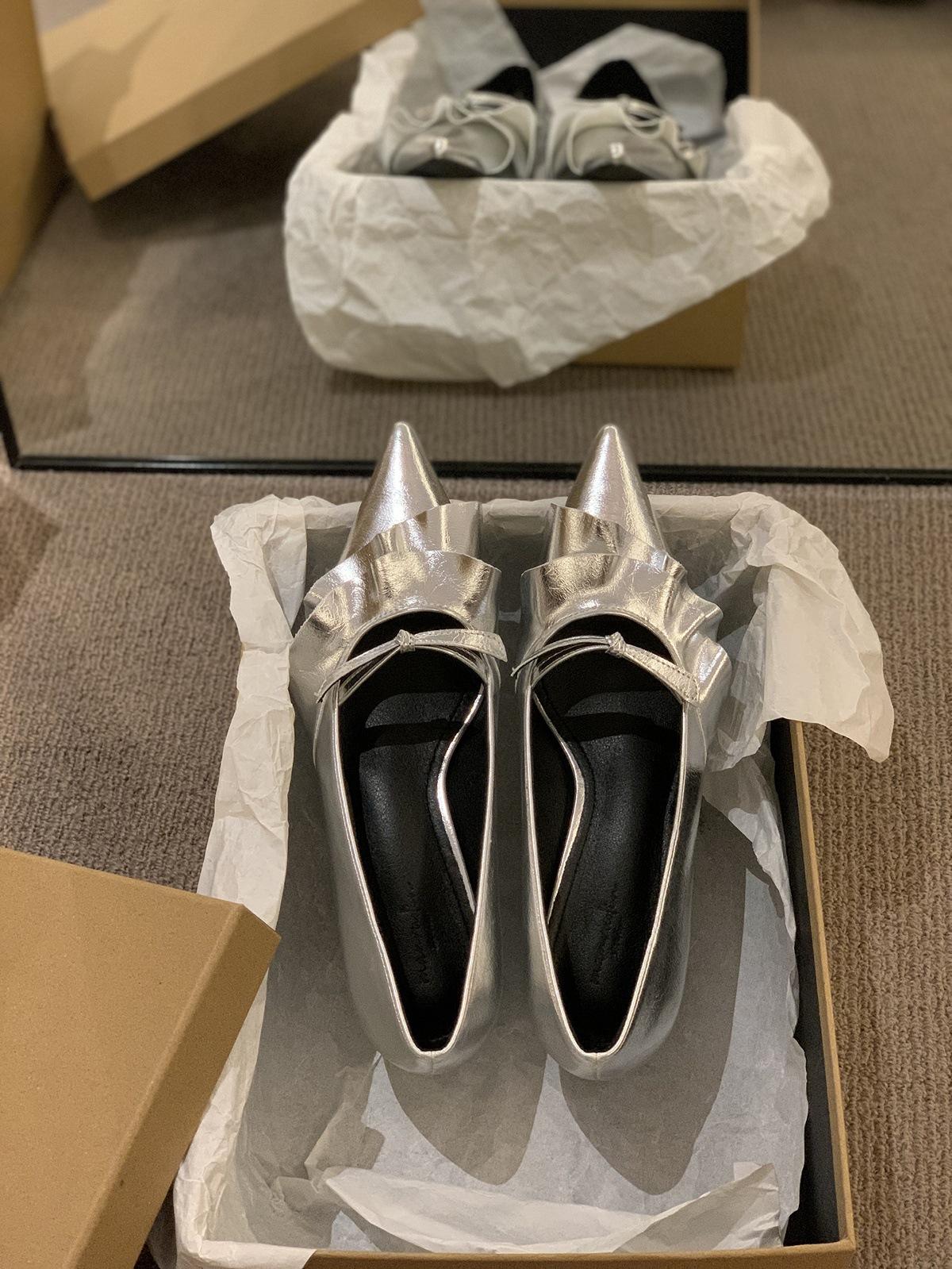 

French silver design fairy style pointed head light mouth single shoes women s spring and autumn 2025 new with skirt temperament high heels 40 серебряный