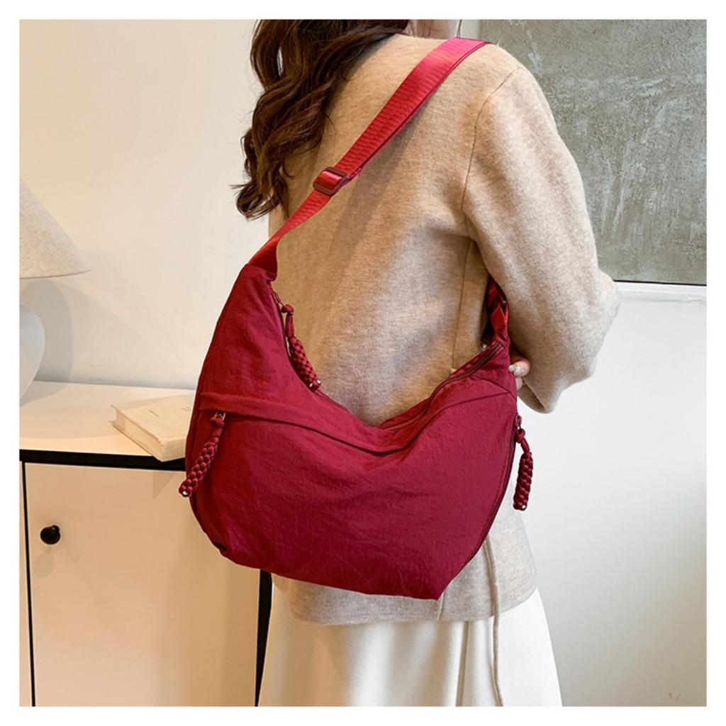 Torba tote o dużej pojemności, Lekka nylonowa torba crossbody z regulowanym paskiem i wieloma zapinanymi na zamek przegródkami