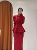 Elegantes chinesisches Strickrock-Set in Rot: Schickes Herbst-/Winter-OOTD