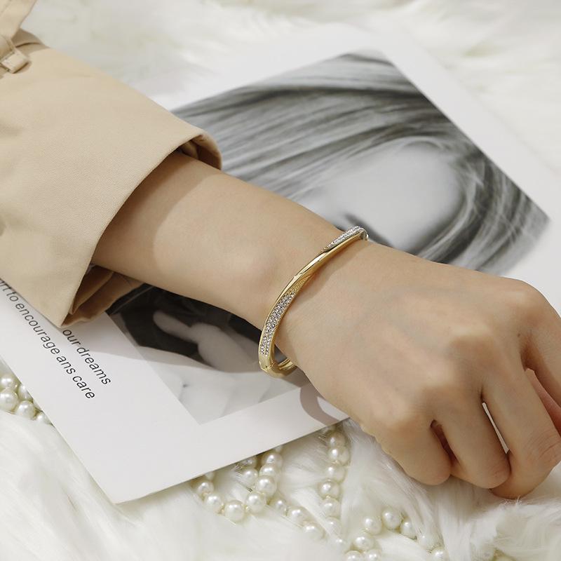 High-End Exaggerated Rose Gold Open Bangle for Women
