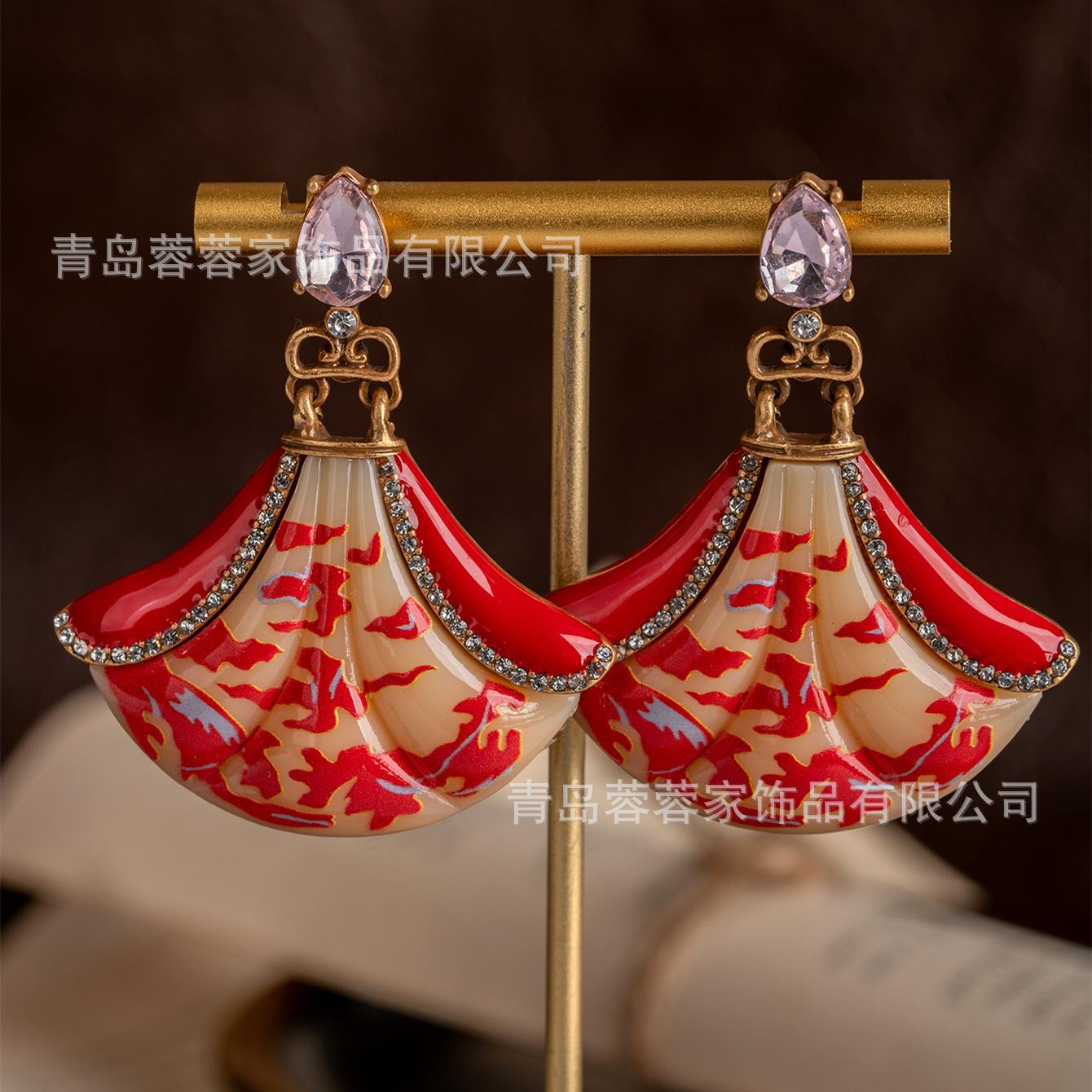 

Middle Aged Vintage New Chinese Landscape National Style Earrings Ancient Cheongsam Elegant Light Luxury Design Sense Niche червоний