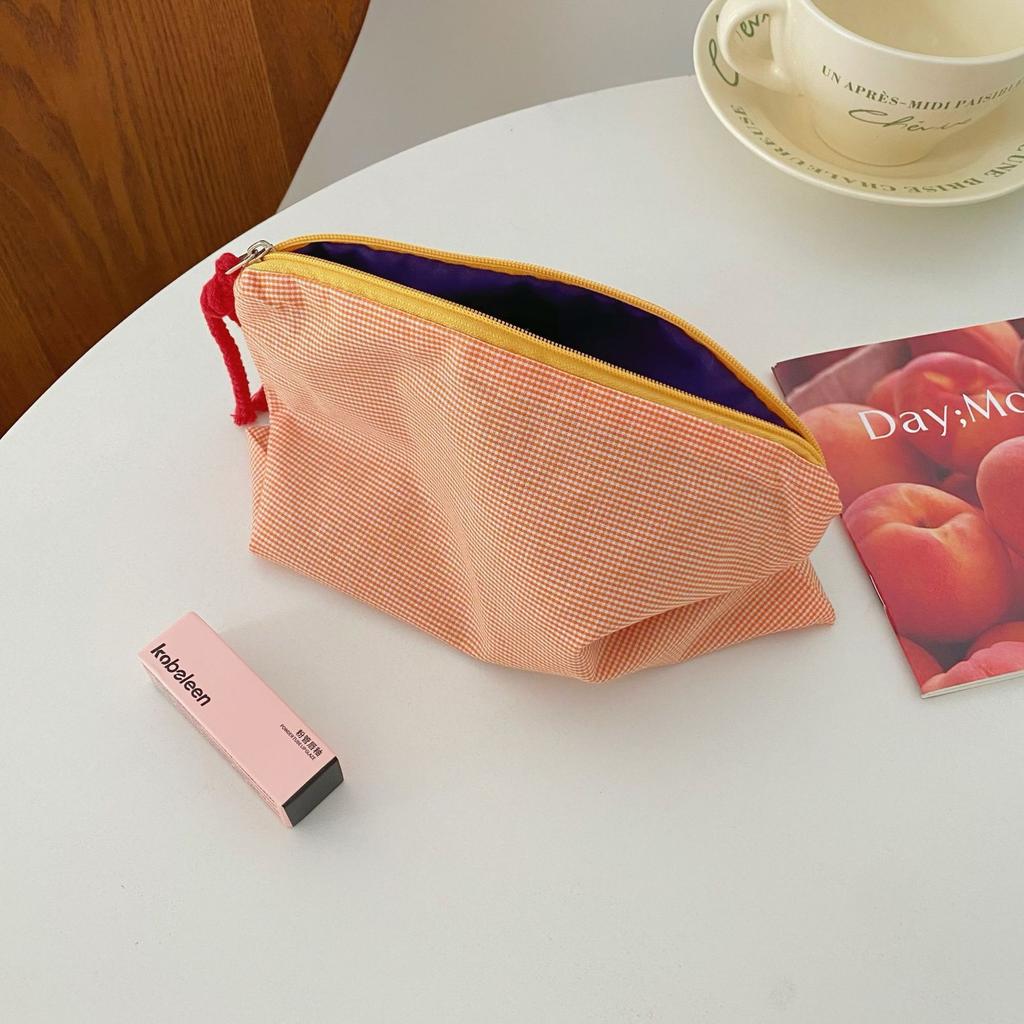 1pc of Checkered Makeup Bag, Portable Vintage Stationery Pouch with Large Capacity, Multifunctional Cosmetic Bag