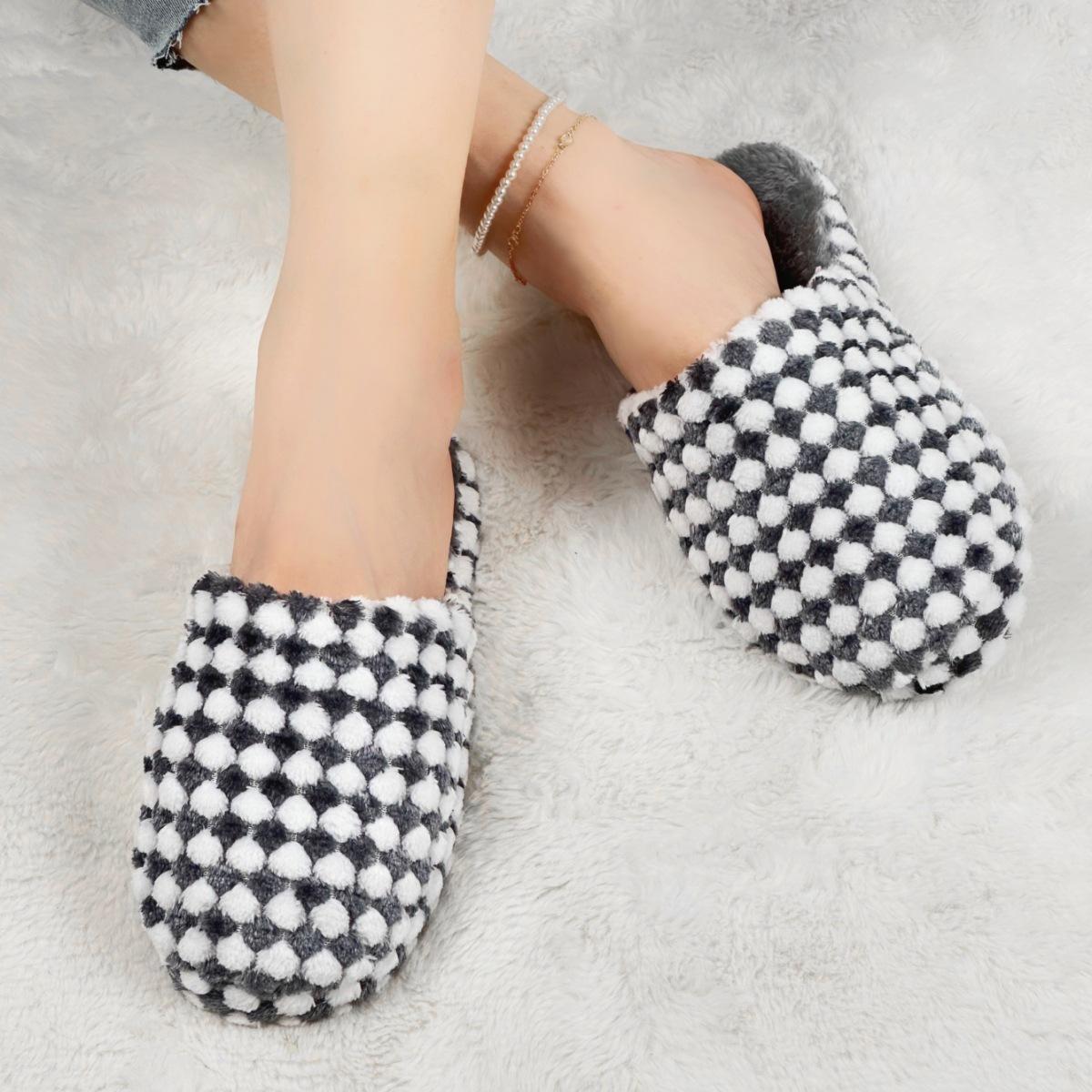 

Женская зимняя обувь Теплые тапочки Пушистые клетчатые домашние тапочки 40-41 серый