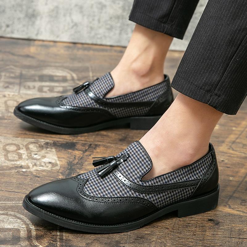 Britische Mode Neue Herren Spitzschuhe mit Quasten Gemischtes Patchwork Schuhe Männlich Designer Formell Hochzeit Abschlussballkleid Heimkehr Schuhwerk