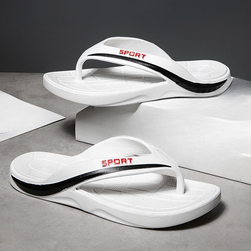 New Anti-slip and Wear-resistant Beach Flip-flops Are Worn Over The Chevron Shoes