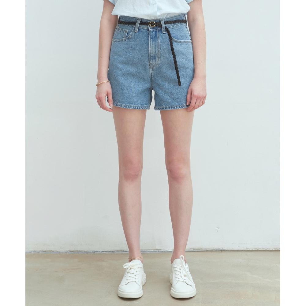 

NICKNICOLE WASH STANDARD DENIM SHORTDENIM