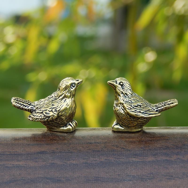 1Pcs Mini Intricately Detailed Cute Bird Figurine Versatile Indoor Decor Ornaments Elegant Brass Sparrow Tea Pet Home Decoration