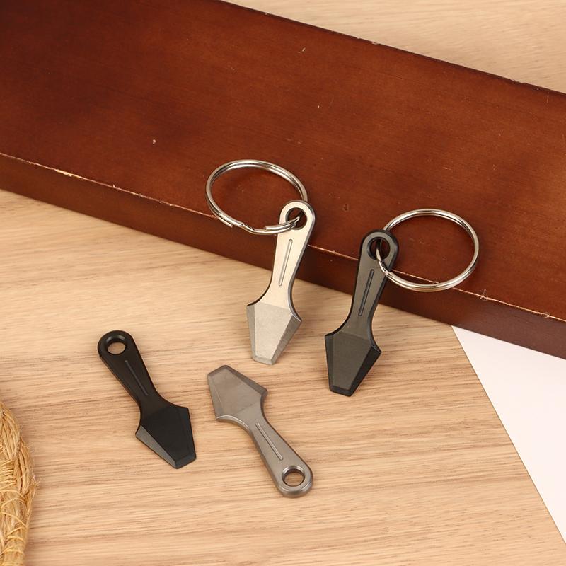Modischer Multifunktionaler Schlüsselanhänger Anhänger Taschenwerkzeug Mini Titanlegierung Brecheisen EDC Outdoor Flaschenöffner Exquisites Geschenk