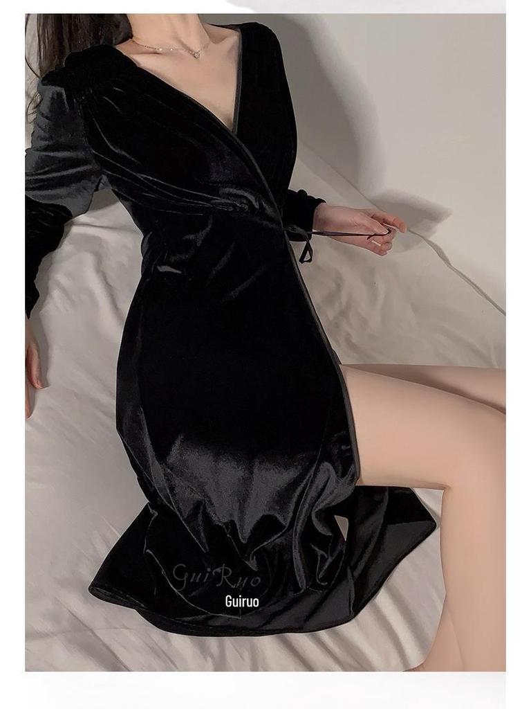 Guiruo Velvet Lace-Up Robe & Sexy Pleated Cuffs Suit for Autumn/Winter