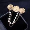 Europäische und amerikanische Mode Retro Perlen Quaste Brustblume, Brosche, Design-Sinn, geprägte Goldmünze Anstecknadel, Society-Accessoires
